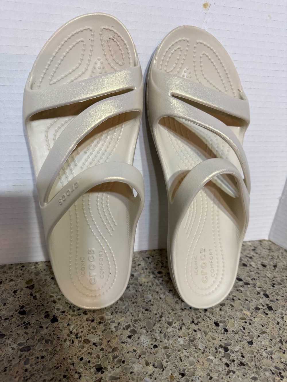 CROCS Women’s KadeeII Gold Triple Strap Comfort Sandal Size 9